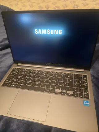Portátil Samsung galaxy book 4