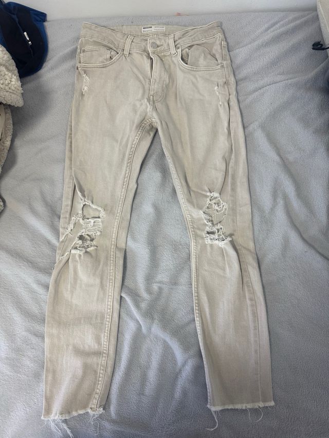 Pantalón Bershka beige  usado dos veces está nuevo