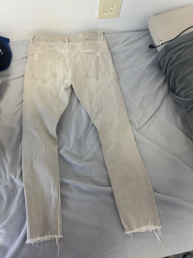 Pantalón Bershka beige  usado dos veces está nuevo