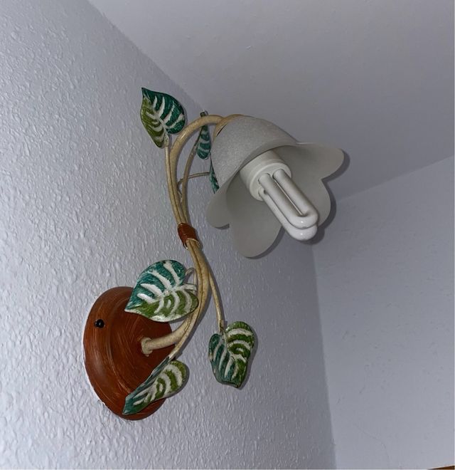 Aplique de pared con hojas tengo 2 como este