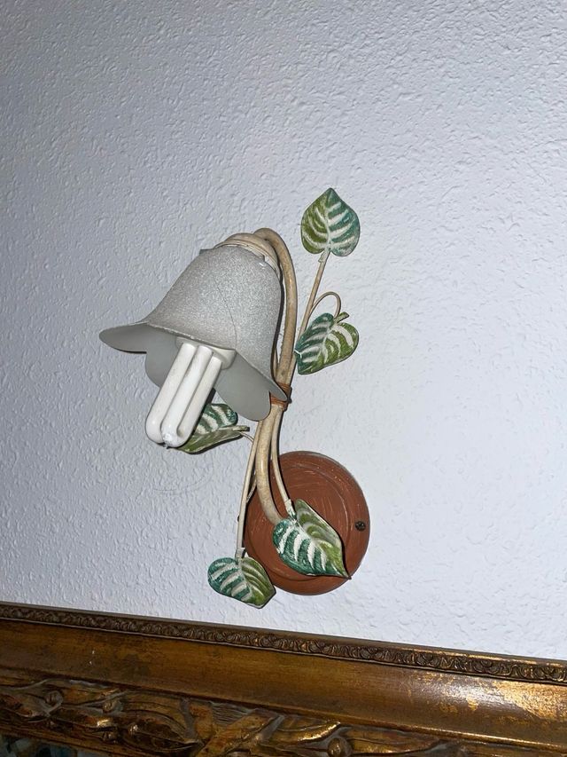 Aplique de pared con hojas tengo 2 como este