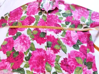 Camisa floral rosa y verde