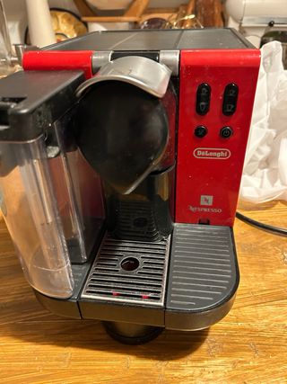Cafetera DeLonghi Nespresso Roja