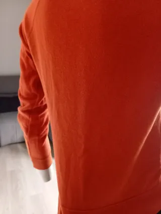 Sudadera Zara naranja con letra L