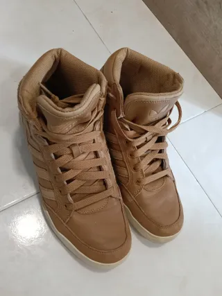 Zapatos Adidas Mid Color Camello