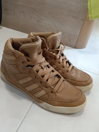 Zapatos Adidas Mid Color Camello