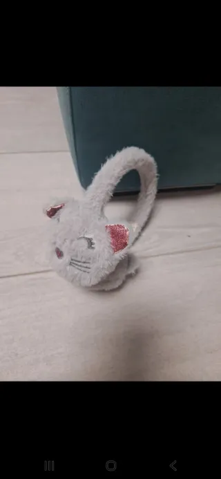 Orejeras de gato grises con detalles rosas