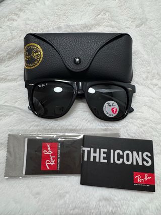 Gafas de sol negras. Nuevas