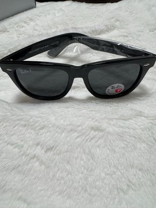 Gafas de sol negras. Nuevas