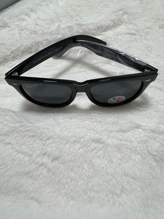 Gafas de sol negras. Nuevas