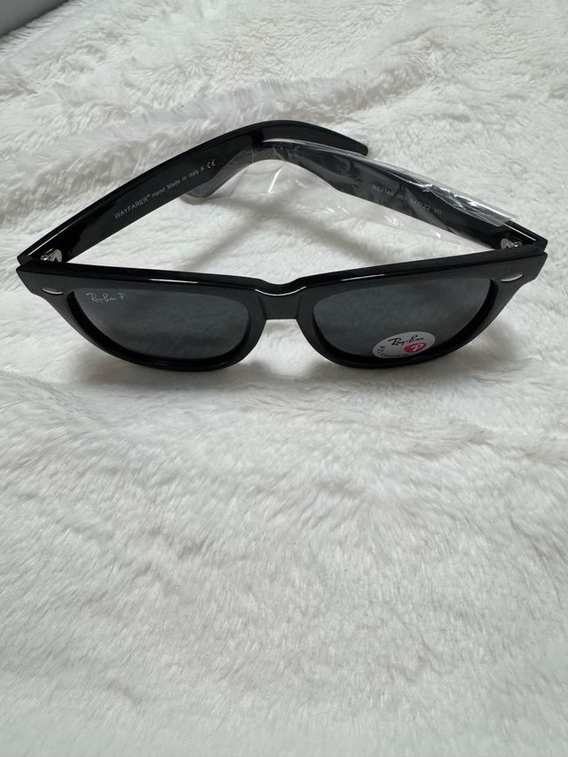 Gafas de sol negras. Nuevas