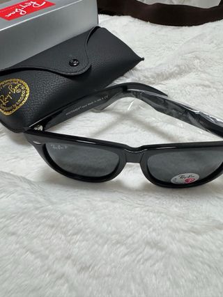 Gafas de sol negras. Nuevas