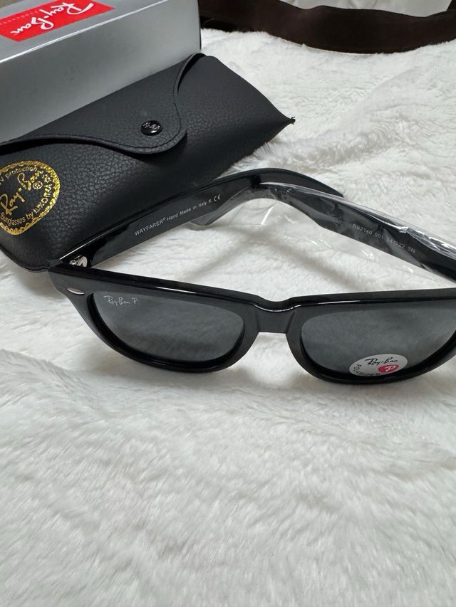 Gafas de sol negras. Nuevas