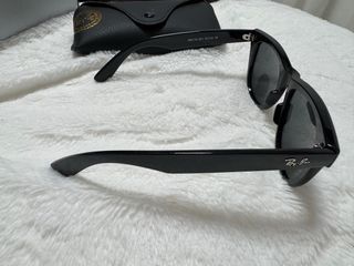 Gafas de sol negras. Nuevas