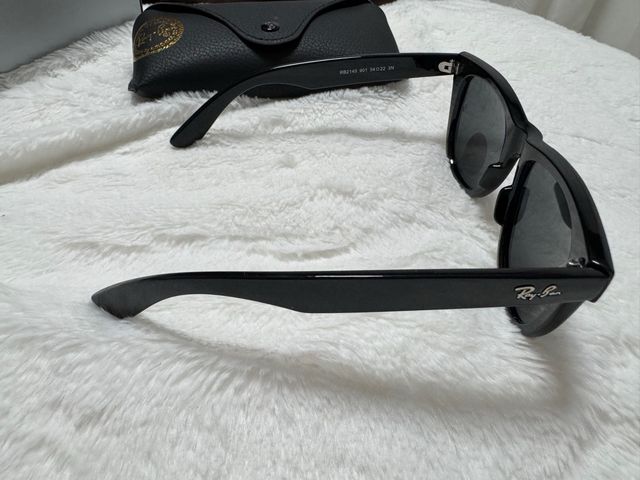 Gafas de sol negras. Nuevas