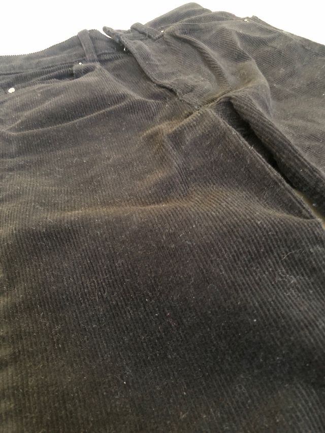 Pantalón negro pana