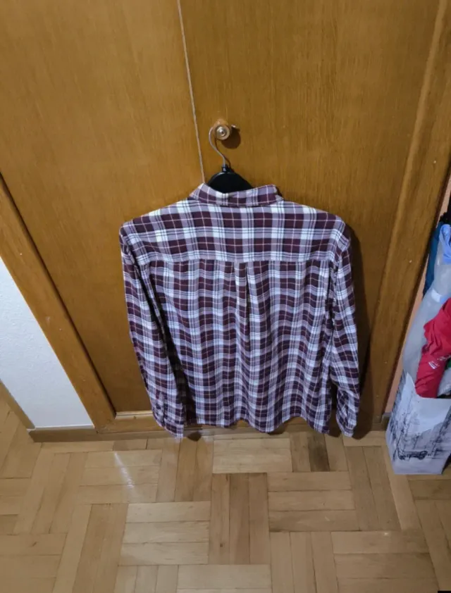 Camisa de cuadros granates y blancos