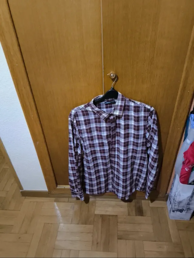 Camisa de cuadros granates y blancos