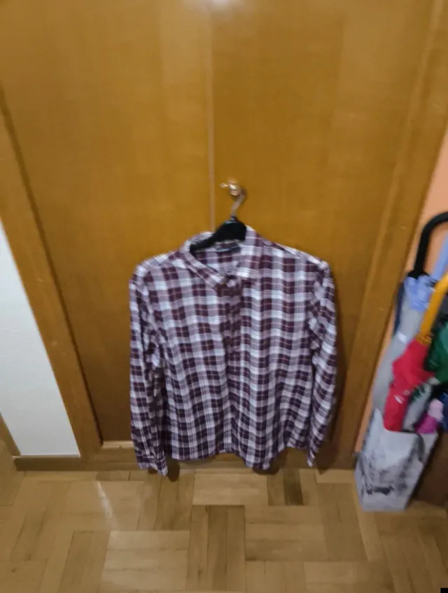 Camisa de cuadros granates y blancos