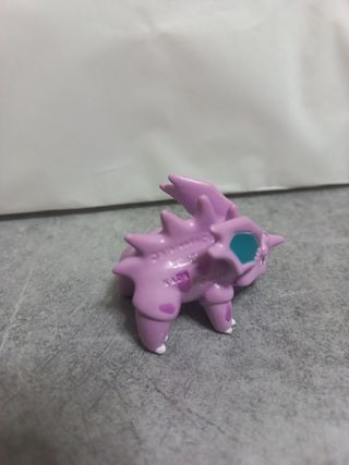 Nidorino Tomy nintendo pokemon