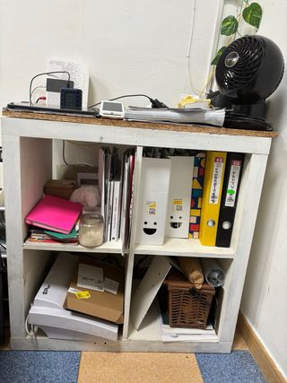 Estantería blanca de madera organizadora