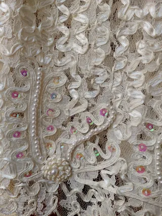 Top de fiesta con lentejuelas y pedrería blanco