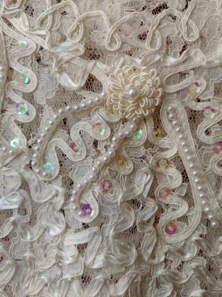 Top de fiesta con lentejuelas y pedrería blanco