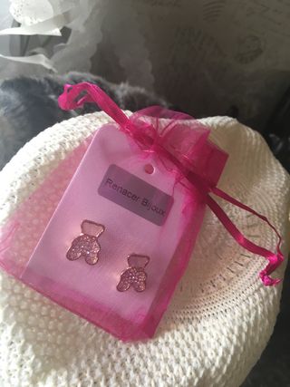 Pendientes Ositos Nácar y Piedras Dorados