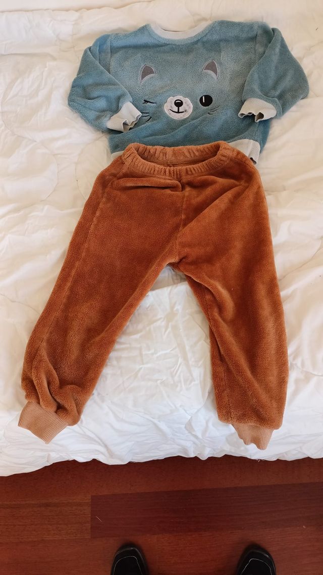 Pijama de invierno 3-4 años – prendas sueltas 1 €