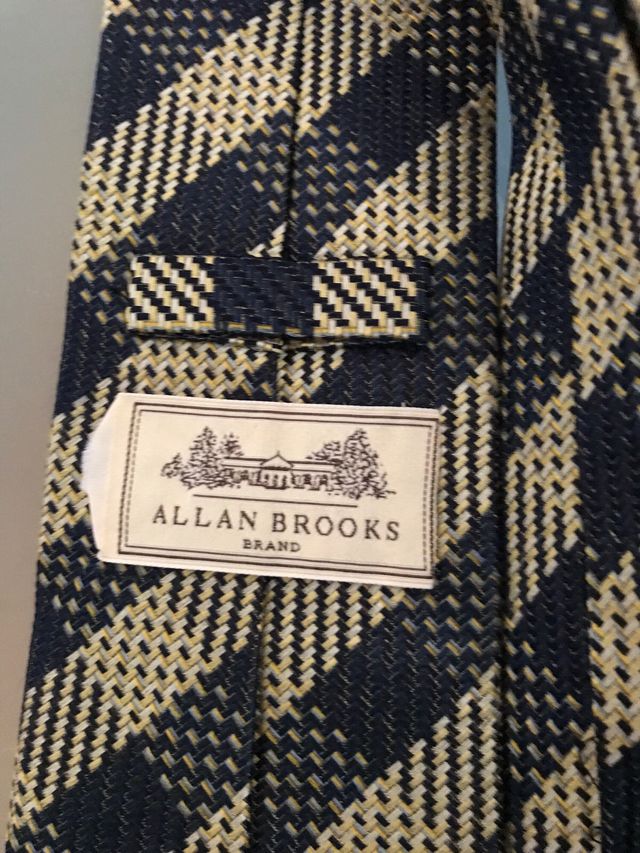 Corbatas allan brooks