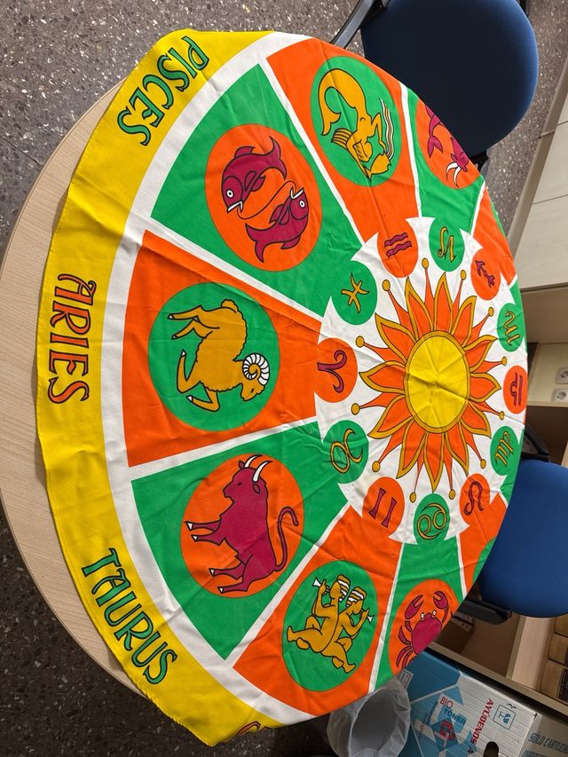 Mantel redondo y servilletas vintage horóscopos