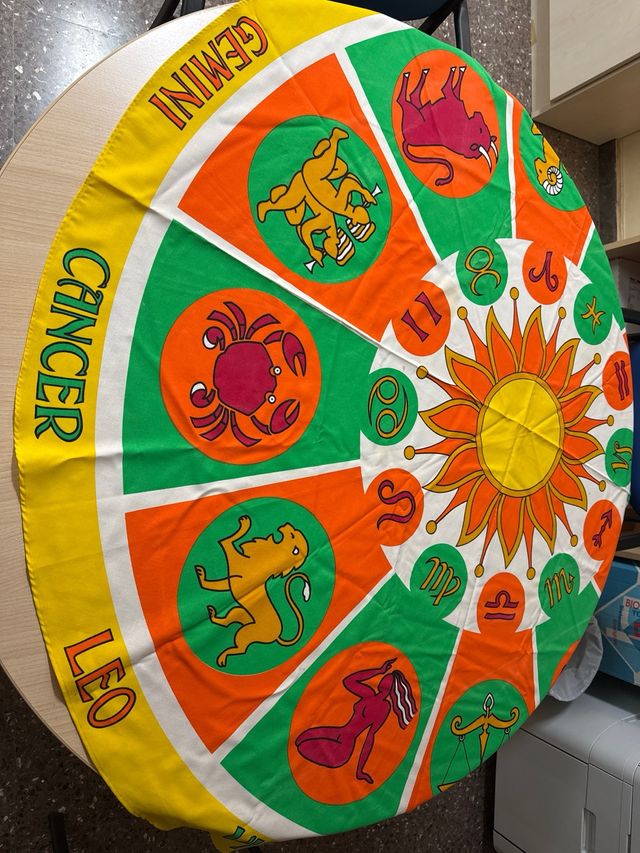 Mantel redondo y servilletas vintage horóscopos