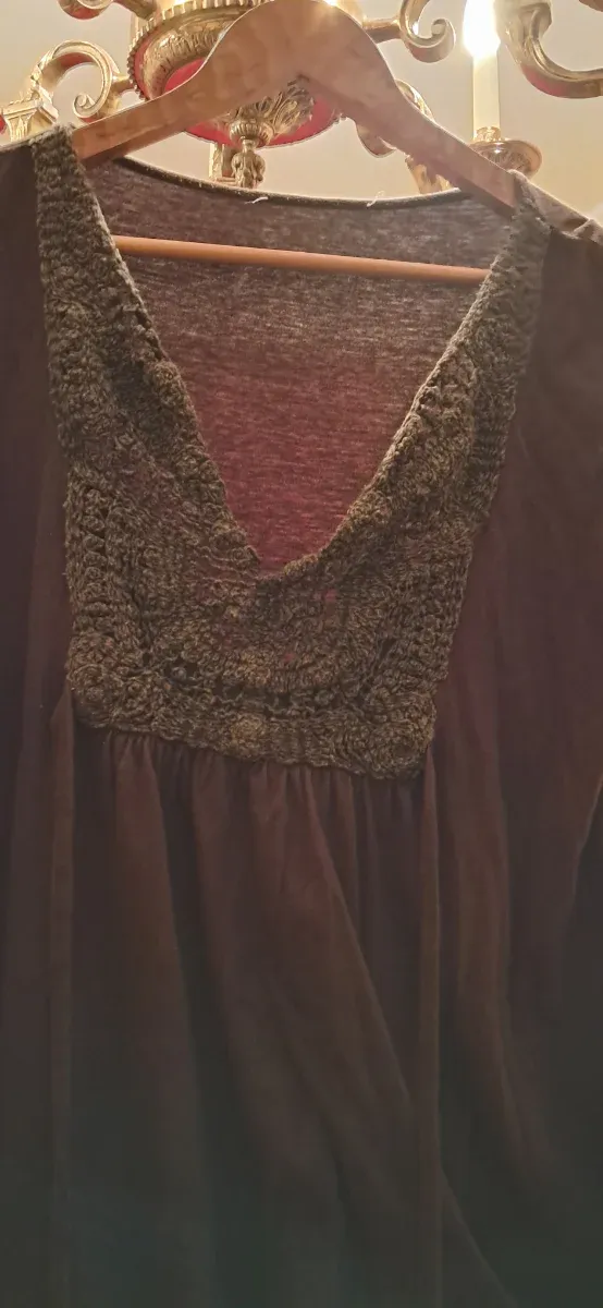 Vestido marrón con encaje