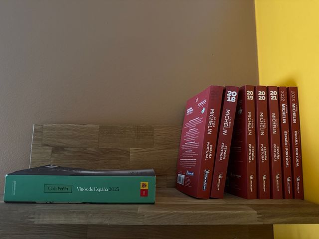 guía michelín del 2017 al 2023 y guia peñín 2023.