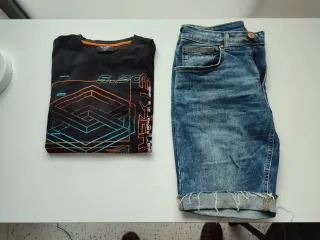 Conjunto INSIDE: Camiseta Negra y Vaqueros