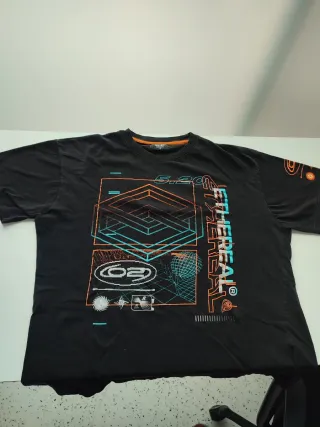 Conjunto INSIDE: Camiseta Negra y Vaqueros