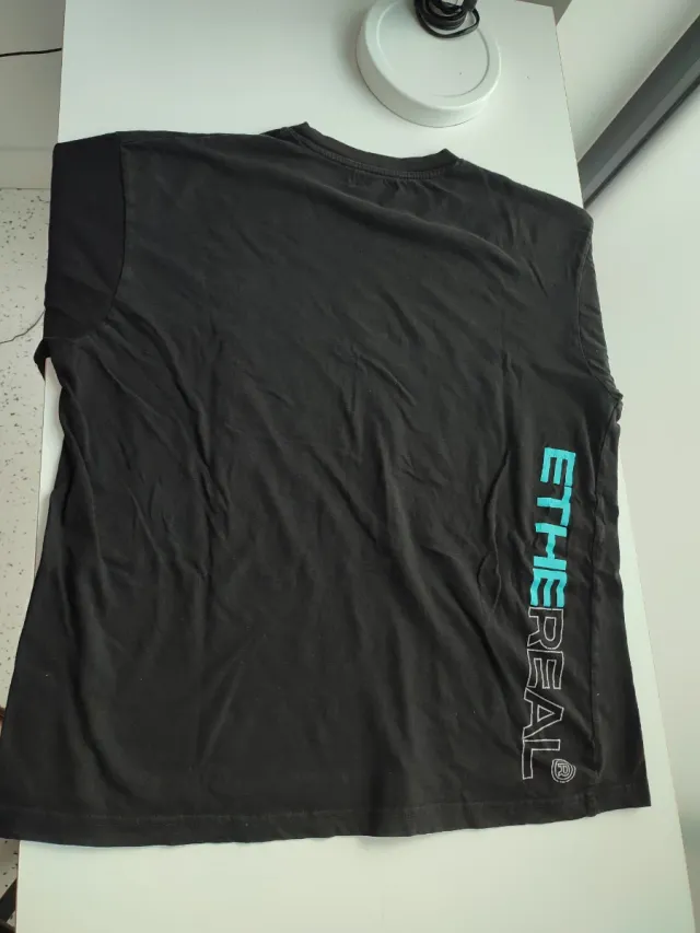 Conjunto INSIDE: Camiseta Negra y Vaqueros