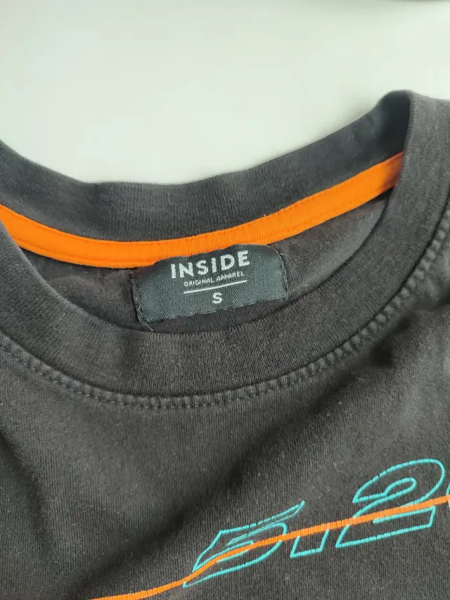 Conjunto INSIDE: Camiseta Negra y Vaqueros