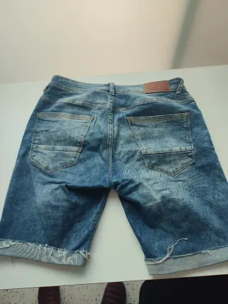 Conjunto INSIDE: Camiseta Negra y Vaqueros