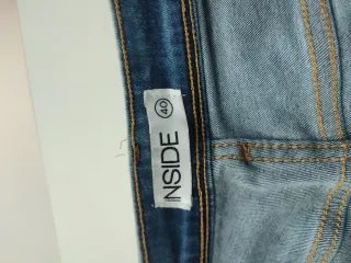 Conjunto INSIDE: Camiseta Negra y Vaqueros