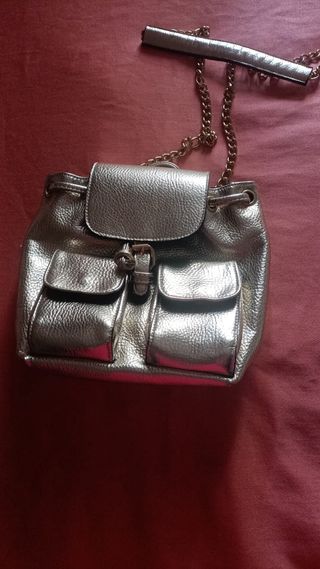 Bolso Mochila Plateado Cadena