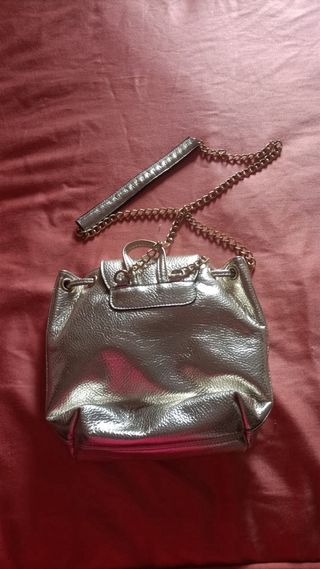 Bolso Mochila Plateado Cadena