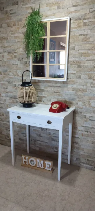 Consola entrada o tocador blanco.