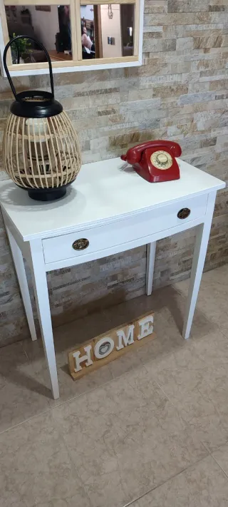 Consola entrada o tocador blanco.