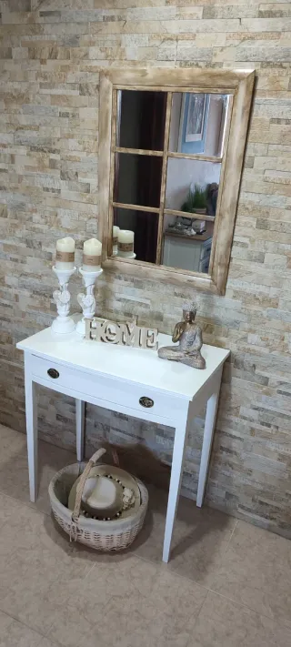 Consola entrada o tocador blanco.