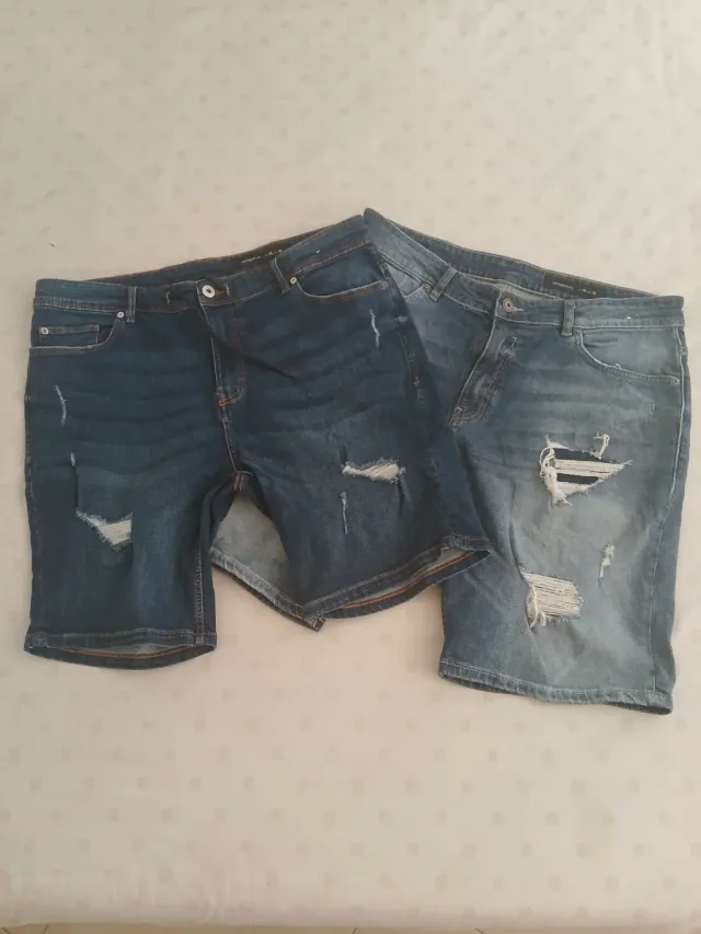 Vaqueros cortos desgastados