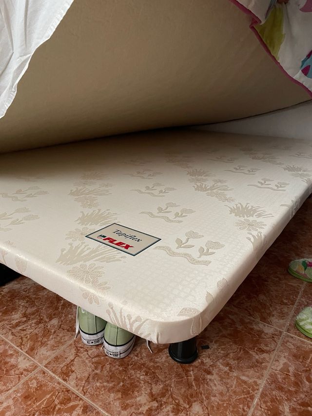 Somier Tapiflex casi nuevo cama 150
