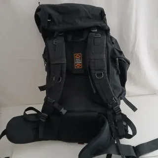 Mochila Amazon Basics 55L Negra