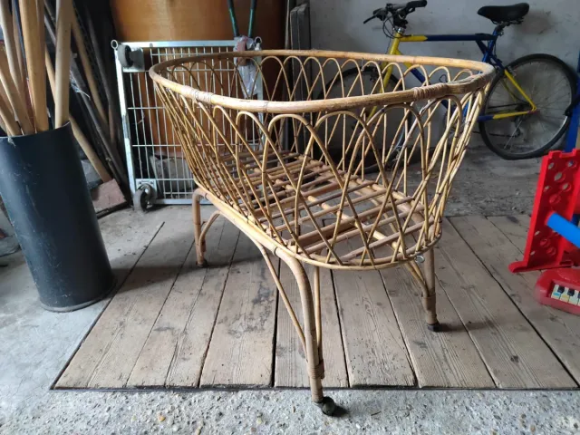 Culla vintage in vimini
