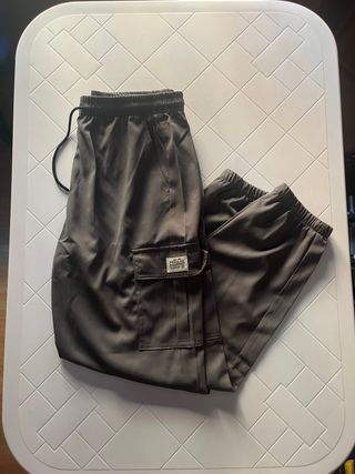 Pantalones cargo grises